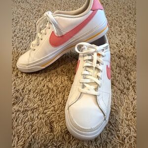 Nike youth White and Pink Sneakers with Yellow Detail